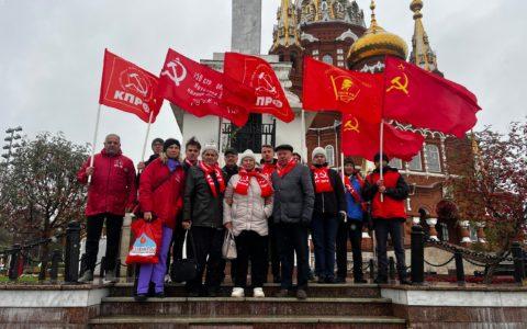 УДМУРТИЯ ПОЧТИЛА ПАМЯТЬ ЖЕРТВ «ЧЁРНОГО ОКТЯБРЯ» 1993-ГО