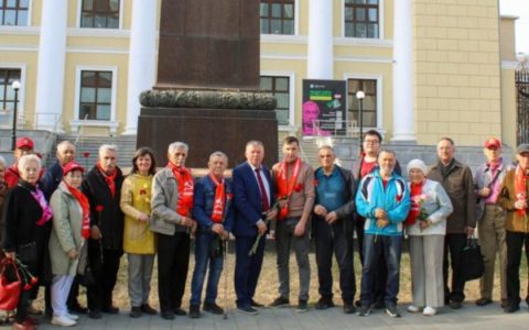 В Удмуртии состоялись возложения цветов к памятникам В.И. Ленину в 154-ю годовщину со Дня его рождения.